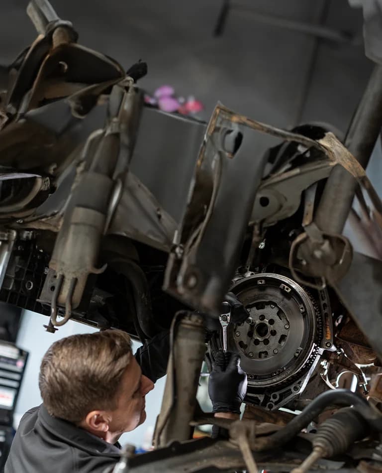 CDRSD-1100_SEO500-Repair-page-headers_Clutch_Change_768x950_M.webp