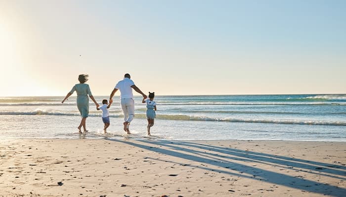 CDRSD-1851_Family-travel-insurance-Img2_700x400_01.jpg