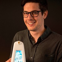 Alarm clock encourages low-carbon travel