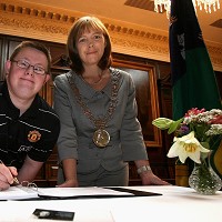 Mayor calls for cyclist protection