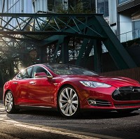 Free airport shuttle for Tesla owners