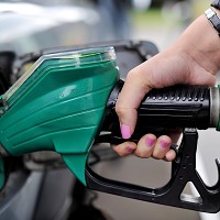 Fuel price drop 'boosts economy'