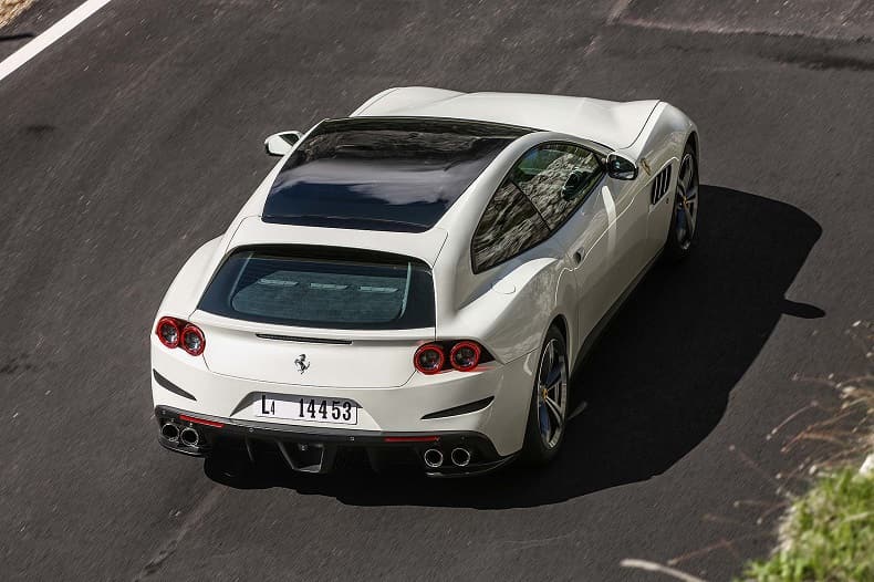 16_Ferrari_GTC4Lusso_2016