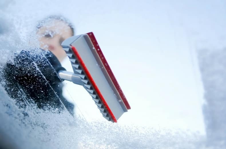 The Do's And Don'ts Of Deicing Your Car From Motor Range