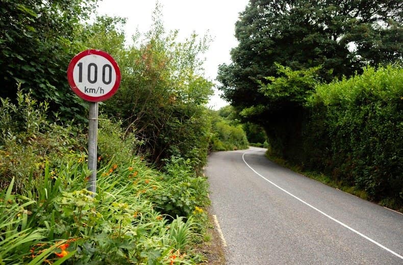 100kmph sign