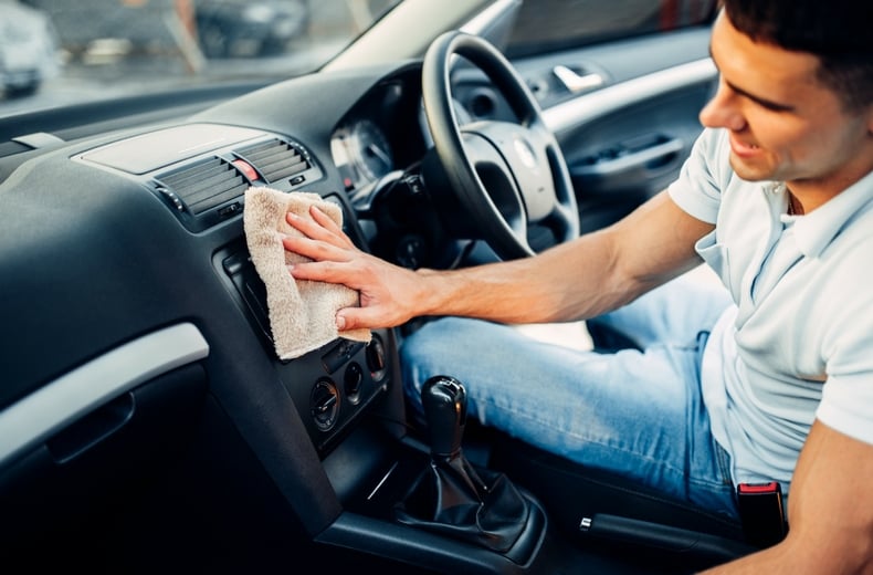 How to clean a car with a pressure washer 