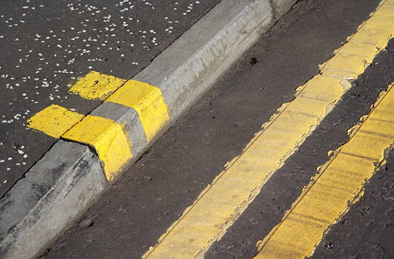 road-markings-yellow-kerb-line