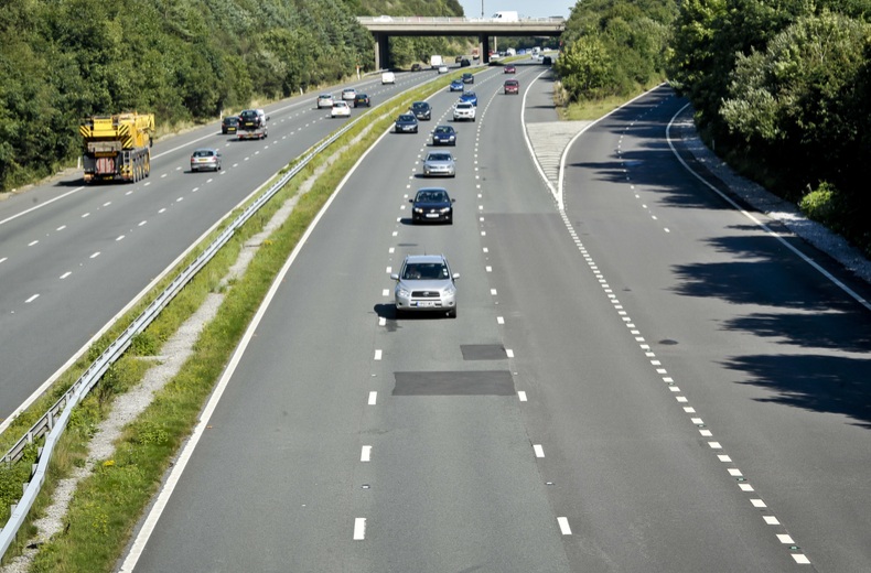 Middle_lane_hogging_motorway