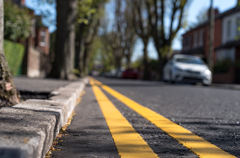 road-markings-double-yellow-line