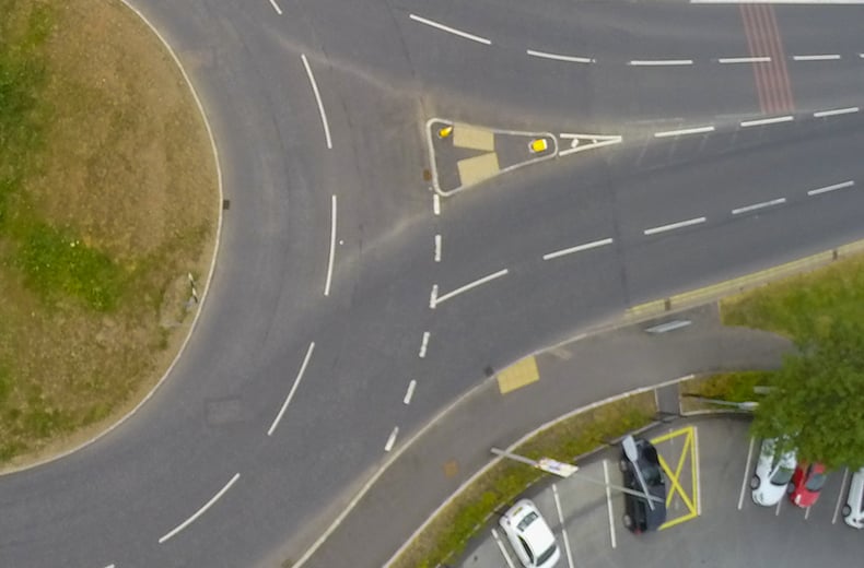 Uk Road Markings What They Mean And What The Highway Code Says Rac Drive