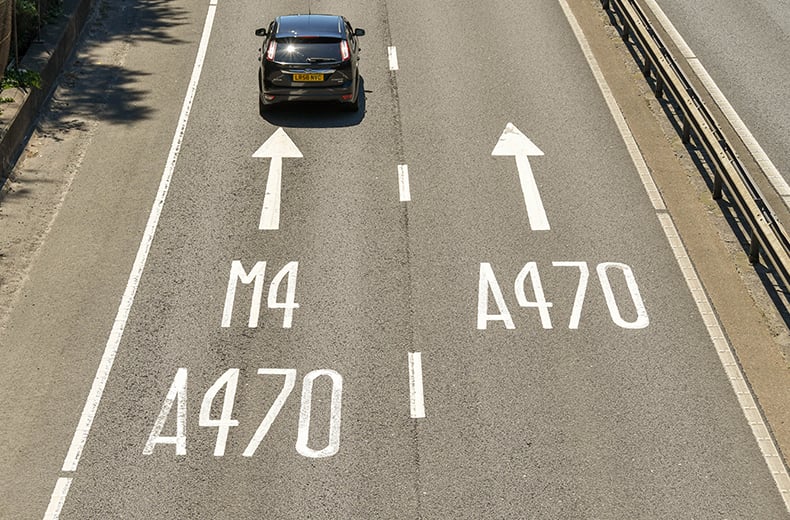 road-markings-labelled-lanes