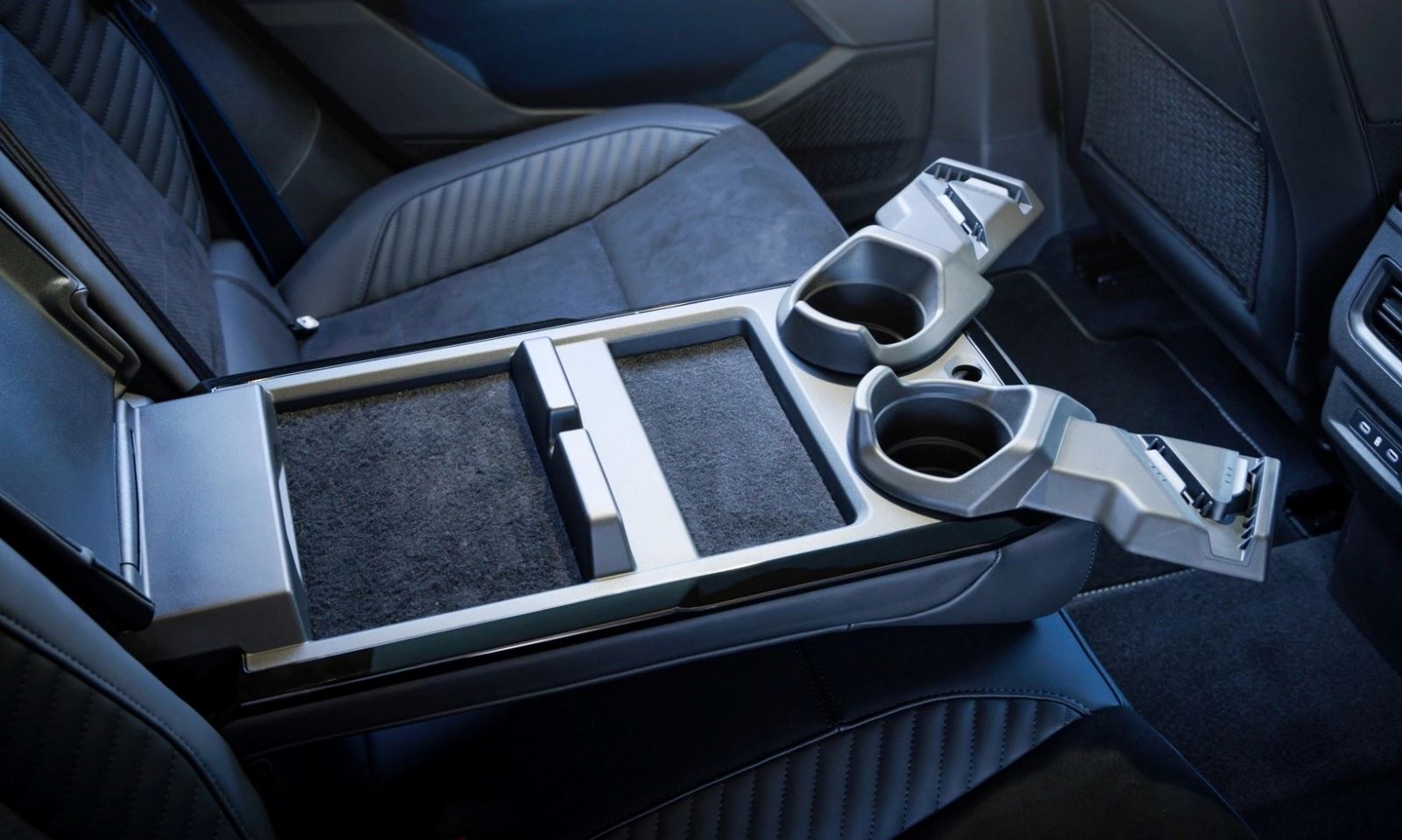 Renault Rafale Ingenious rear armrest