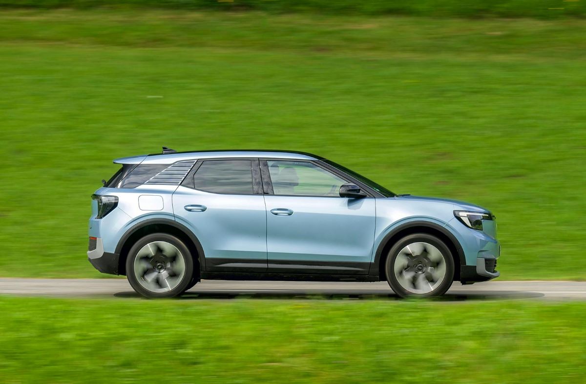 Ford Explorer side driving