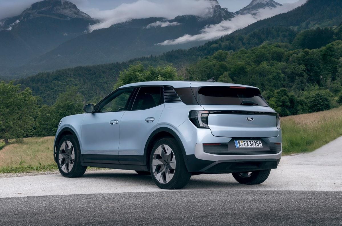 Ford Explorer rear static