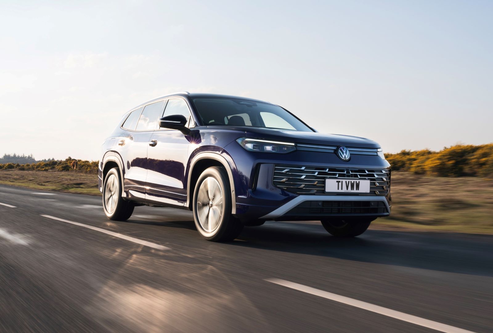 Volkswagen Tayron front driving