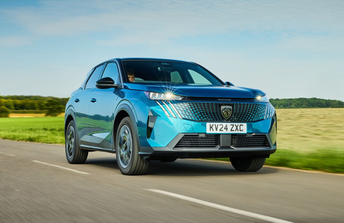 Peugeot 3008 front driving
