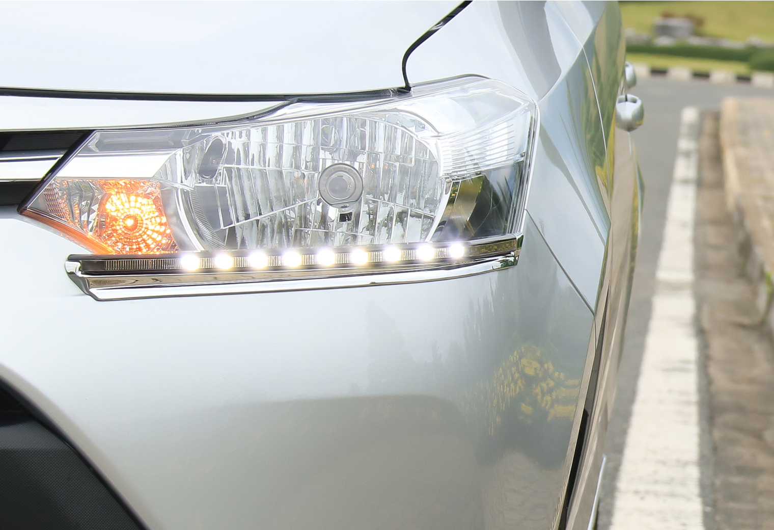 car-maintenance-checks-lights-aarons-autos
